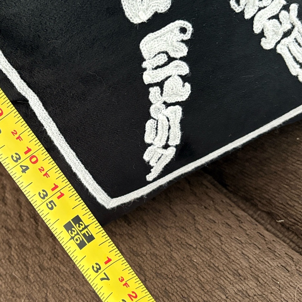 🆕Viral En Vogue Huge Skeleton Pillow - Picture 2 of 10